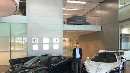 Un ingeniero industrial en la fábrica de McLaren