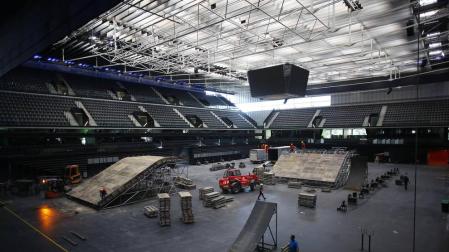 El Navarra Arena sufre una metamorfosis para acoger el espectáculo de freestyle