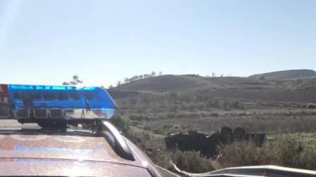Trasladado al Hospital Reina Sofía de Tudela tras salirse de la vía y volcar con su camión