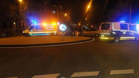 Un joven de 16 años, herido al chocar con su moto contra un coche en Pamplona