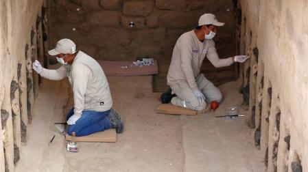 Hallan 19 esculturas de madera en una ciudadela precolombina en Perú