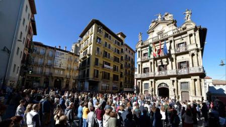 La fallecida en el incendio de Pamplona y su pareja vivieron juntos tras ser él condenado