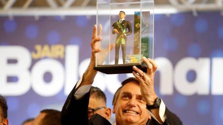 Bolsonaro, favorito a la presidencia de Brasil, aunque Haddad recorta distancias