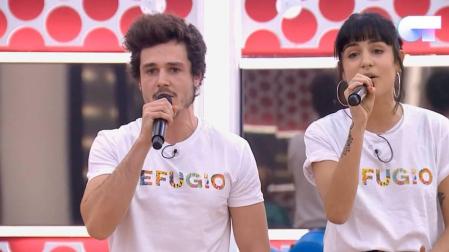 Una vaca se 'cuela' en el primer pase de micros de Natalia y Miki
