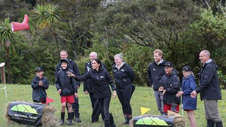 Meghan vence a Harry en una curiosa competición en Nueva Zelanda