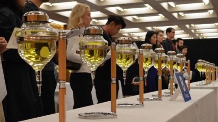 El sake afronta la caída del consumo con nuevos sabores y mirando al exterior