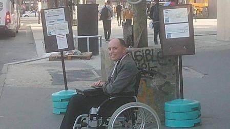 Un chófer desaloja un autobús para dar una lección de civismo