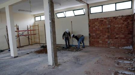 Comienzan las obras de reforma de los vestuarios de la piscina de Ribaforada