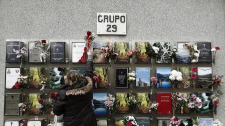 Visitantes acudieron al cementerio de Pamplona a visitar a sus difuntos este 1 de noviembre de 2018.