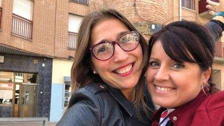 La alegría de dos 'aguachinadas' en San Adrián