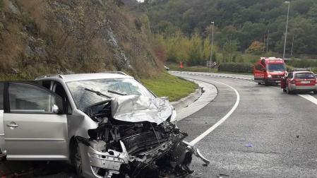 Cinco personas han resultado heridas en un choque frontal entre dos vehículos en la N-121-B, a la altura de Baztan