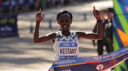 Keitany gana por cuarta vez en Nueva York y el etíope Desisa se estrena