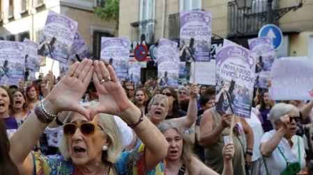 Miles de personas vuelven a tomar las calles de Madrid al grito de "No es abuso es violación"