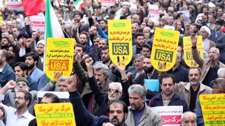 Irán recibe las sanciones al grito de "¡Muerte a EE UU!"