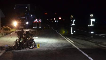 Fallece un motorista tras chocar con un camión en la N-121 en Mendivil