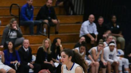 Amaia Díez Pastor, una pamplonesa jugando al basket en York, Nebraska
