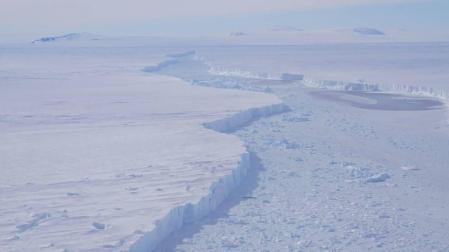 Un nuevo iceberg masivo se desprende de un inestable glaciar antártico