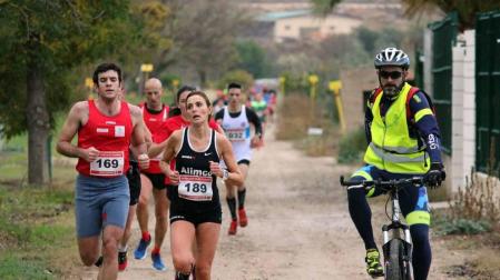 Fotos de la carrera solidaria de San Adrián en la que se impusieron Alberto González y Carmen Riaño.