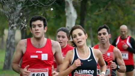 Fotos de la carrera solidaria de San Adrián en la que se impusieron Alberto González y Carmen Riaño.