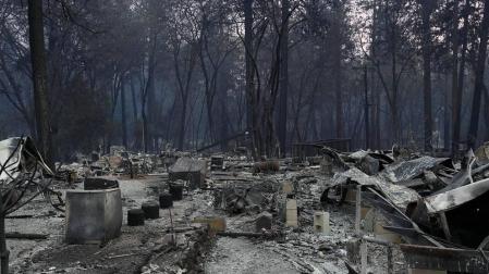 Las autoridades y servicios de emergencias siguen este lunes la búsqueda de más de 100 personas desaparecidas en la zona afectada por el gigantesco incendio que quema desde el jueves el norte de California (EE UU) y que, junto a otro fuego en el sur, han causado al menos 31 muertos