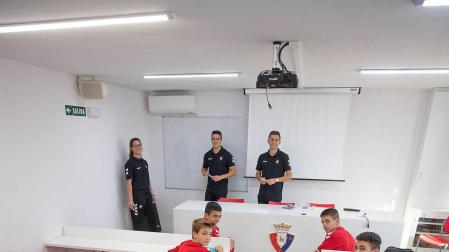 Tajonar, escuela de fútbol y libros