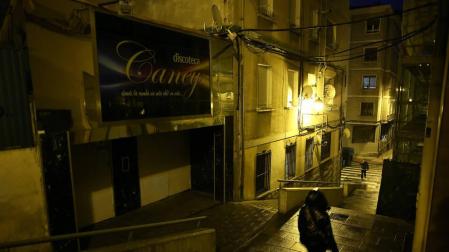 El dueño de la discoteca de Azpilagaña dice que cumple la normativa