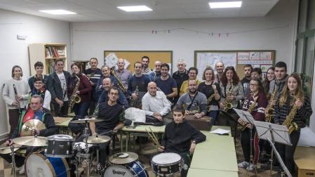 La banda de música Bizkarra celebra 25 años de música en Dicastillo