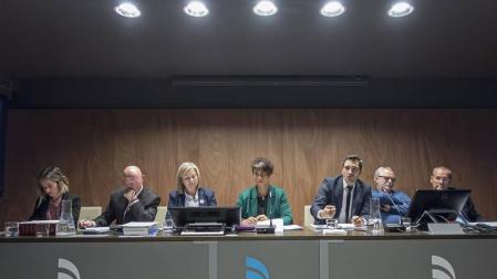 Nicolás Ulibarri, segundo por la derecha, en su primera asamblea como gerente de Mancomunidad de Montejurra.