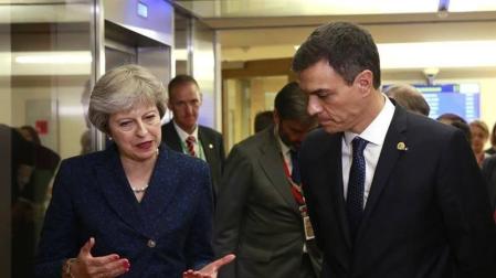 Pedro Sánchez y Theresa May.