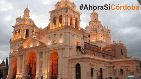 Militantes de Ciudadanos confunden la catedral de Córdoba con la argentina