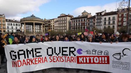 Con motivo del Día contra la violencia de género se ha organizado en Pamplona una manifestación para protestar contra la violencia machista.