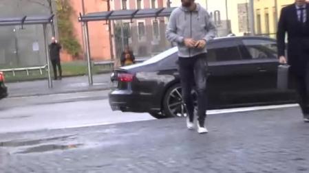 Piqué, sentenciado a pagar 48.000 euros por conducir sin puntos en el carnet