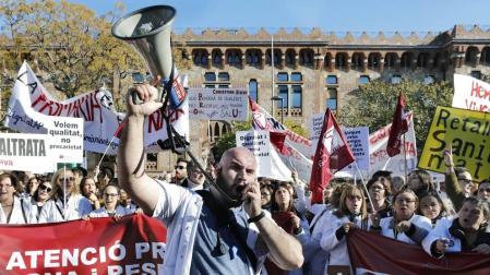 Paro de los médicos de Andalucía y Cataluña para reclamar mejoras en el sistema