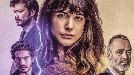 Cartel promocional de la película 'Durante la tormenta'.