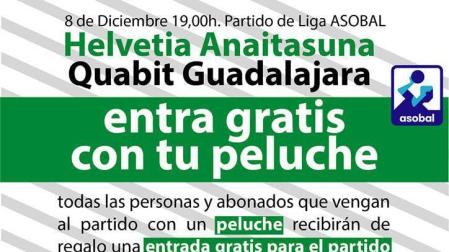 Recogida de peluches y saque de honor de Ezkurdia en el Anaitasuna-Guadalajara