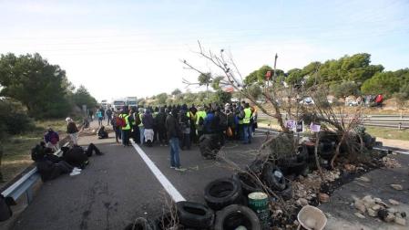 Los CDR ponen fin al corte de la autopista AP-7 que ha durado 15 horas