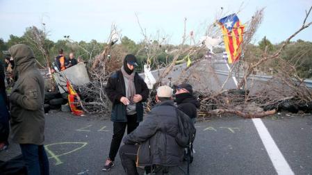 Los CDR se preparan para pasar la noche en AP-7 en una protesta indefinida