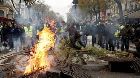 Al menos 55 heridos y un millar de detenidos en las protestas de París