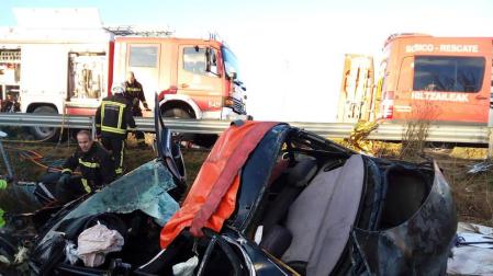 Una persona resultó herida grave tras sufrir una salida de vía en la autopista, a la altura de la localidad navarra.