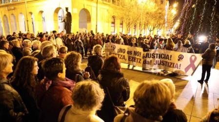 Concentración convocada por el colectivo feminista Andrea- Lunes Lilas para rechazar la violencia machista en especial contra la sentencia que confirma el fallo inicial de la Manada.
