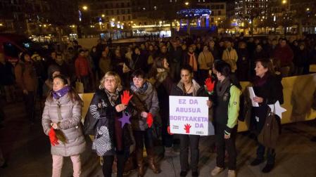 Concentración convocada por el colectivo feminista Andrea- Lunes Lilas para rechazar la violencia machista en especial contra la sentencia que confirma el fallo inicial de la Manada.