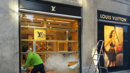 Tres detenidos, uno herido de bala, tras una persecución por robo en Valencia