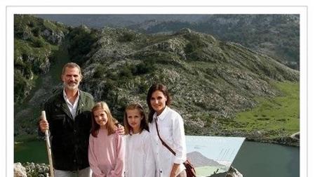 Los Reyes felicitan la Navidad con una foto en los lagos de Covadonga