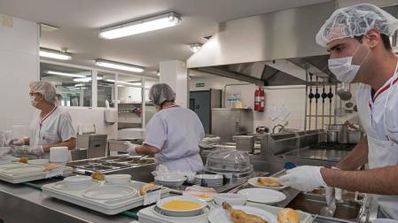 Los pacientes del CHN podrán elegir desde el martes el menú de comida y cena