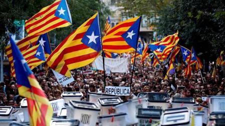Dos marchas masivas maquillaron el fiasco de los CDR en Cataluña