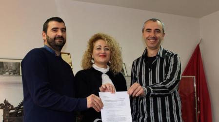 Los alcaldes de Arróniz, Ángel Moleón; Allo, Susana Castanera; y Los Arcos, Javier Chasco, en la firma.	s.