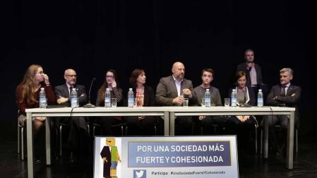 Un abarrotado Civivox de Iturrama acogió ayer tarde la presentación del proyecto Aprendizaje y Servicio de 90 alumnos de 4º de ESO y 1º de Bachillerato del colegio Larraona.