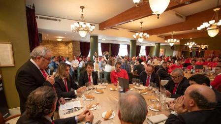 Osasuna celebra su almuerzo navideño con empleados y equipos del club
