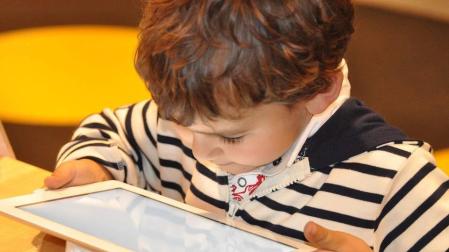 Infancias enganchadas a la pantalla