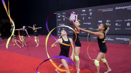 Las gimnastas ya prueban el Navarra Arena en la víspera del Campeonato de España